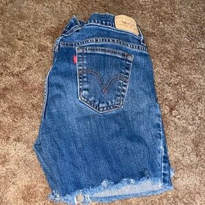 Levi's Women's Classic Blue Cropped Jeans